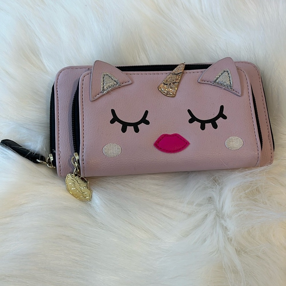 Luv Betsey by Betsey Johnson wallet coin purse cat unicorn pink zipper closure